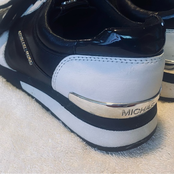 Almost Brand New Women’s Fine Leather Sneakers By MICHAEL KORS - box 4 - Picture 5 of 8